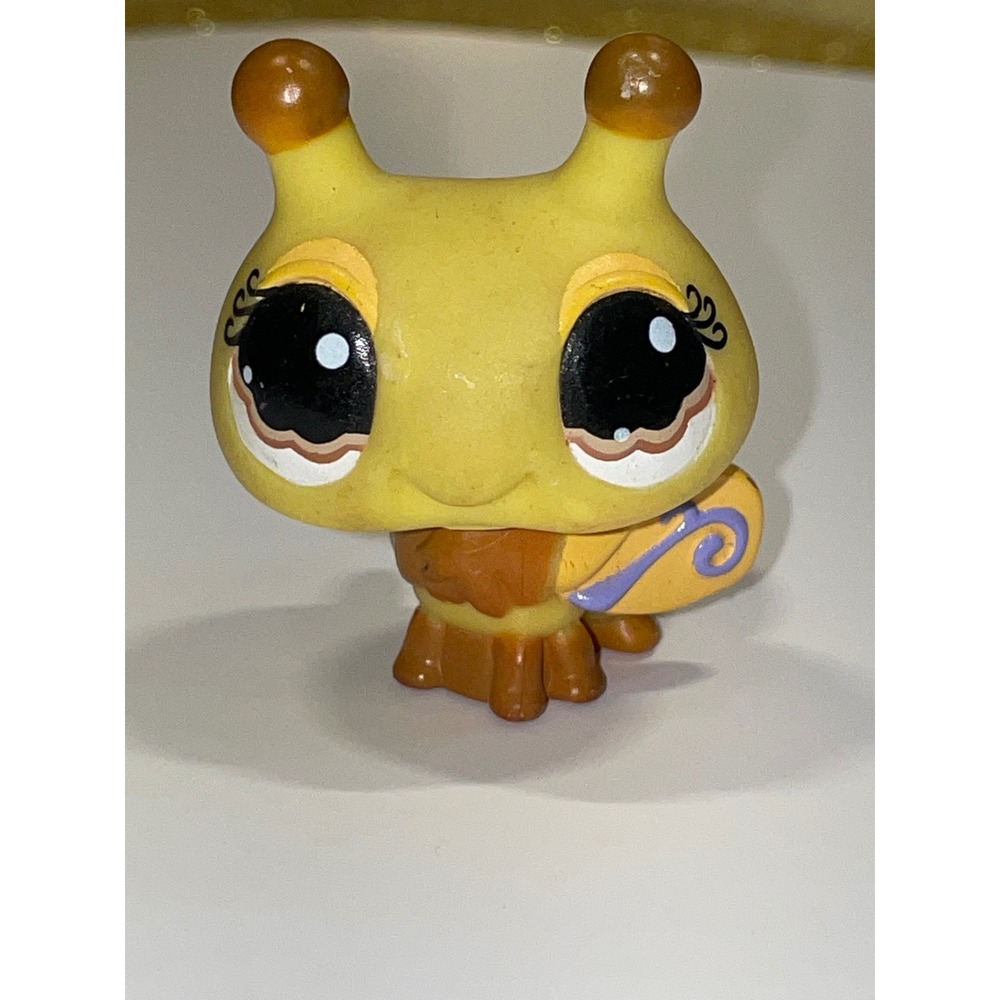 Littlest Pet Shop LPS‎ 1135 Yellow Bee Bug Insect Hasbro Collectible Figure Toy